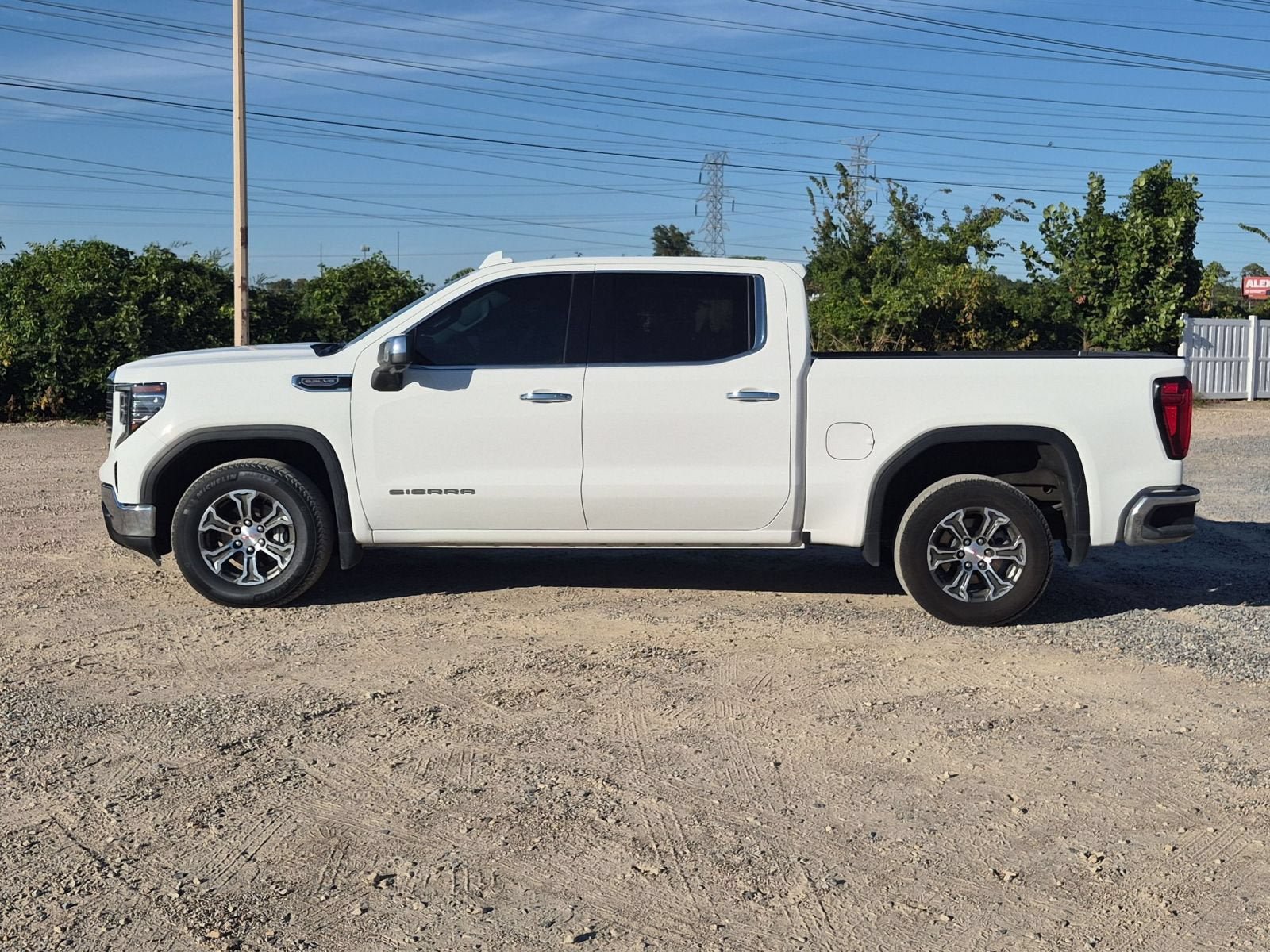 Used 2025 GMC Sierra 1500 SLT RWD image 2