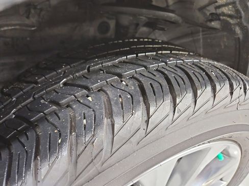 Used 2018 Toyota RAV4 Limited image 27