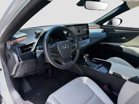 Used 2025 Lexus ES 300h w/ Premium Package FWD image 25