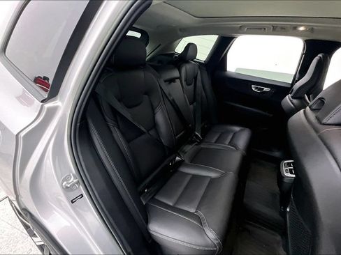 Used 2023 Volvo XC60 B5 Ultimate w/ Climate Package FWD image 36