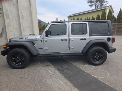 Used 2021 Jeep Wrangler Sport image 5