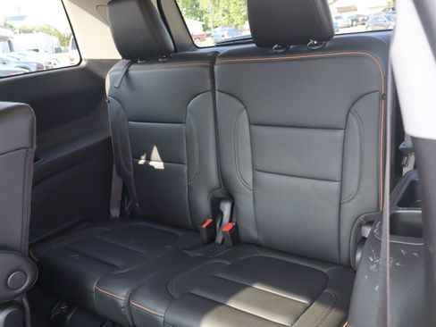 Used 2022 GMC Acadia AT4 w/ Technology Package AWD/4WD image 11