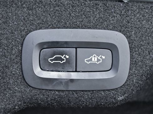 Used 2018 Volvo S90 T5 Momentum w/ Convenience Package AWD/4WD image 32