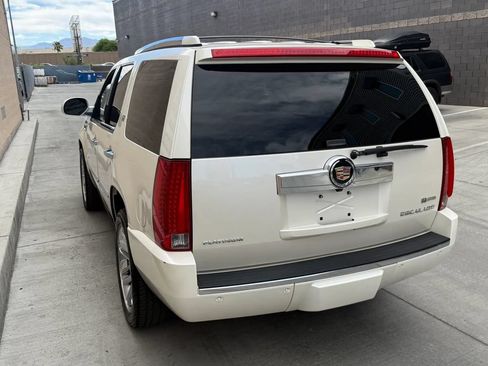 Used 2012 Cadillac Escalade Platinum AWD/4WD image 6