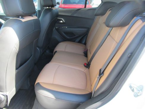 Used 2020 Chevrolet Trax LT w/ Driver Confidence Package FWD image 32