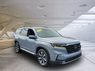 Used 2025 Honda Pilot Touring video 1
