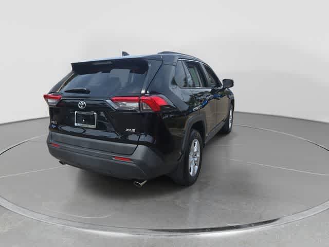 Used 2019 Toyota RAV4 XLE w/ Convenience Package FWD image 8