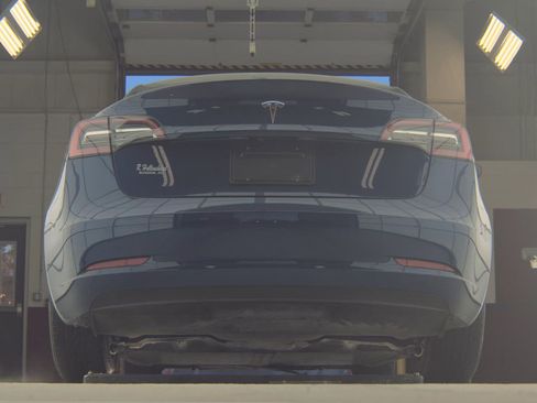 Used 2023 Tesla Model 3 Standard Range image 8