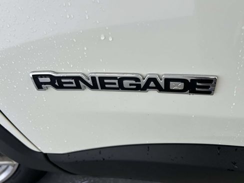Used 2023 Jeep Renegade Latitude w/ Premium Group AWD/4WD image 9
