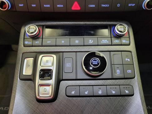 Used 2024 Hyundai Palisade Limited image 11