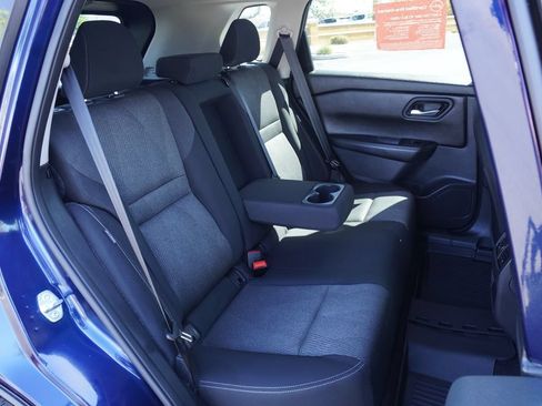 Certified 2025 Nissan Rogue SV FWD image 9