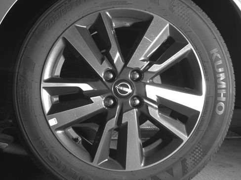 Used 2025 Nissan Versa SV FWD image 14