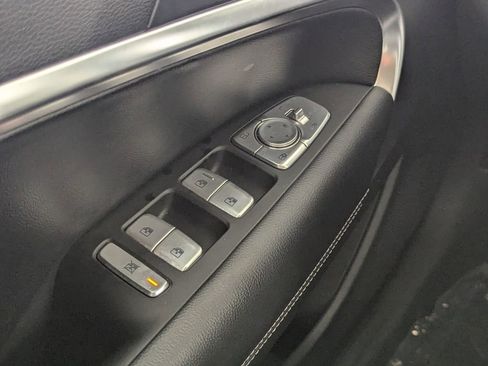 Used 2026 Genesis G70 2.5T RWD image 17