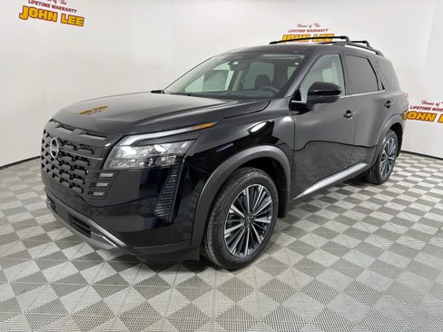 New 2026 Nissan Pathfinder Platinum image 1