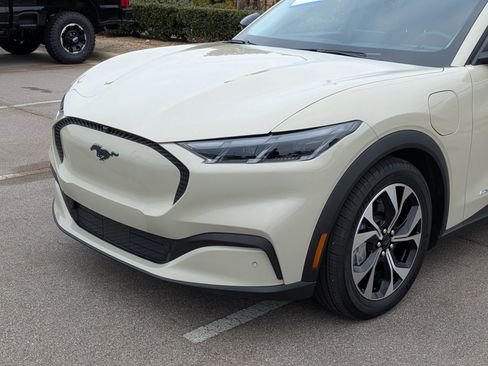 Certified 2025 Ford Mustang Mach-E Select w/ Comfort Package Lite image 10