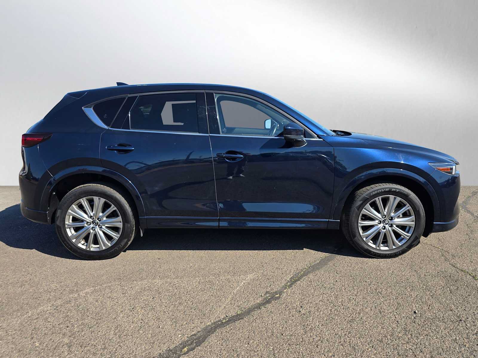 Used 2022 MAZDA CX-5 Signature AWD/4WD image 2