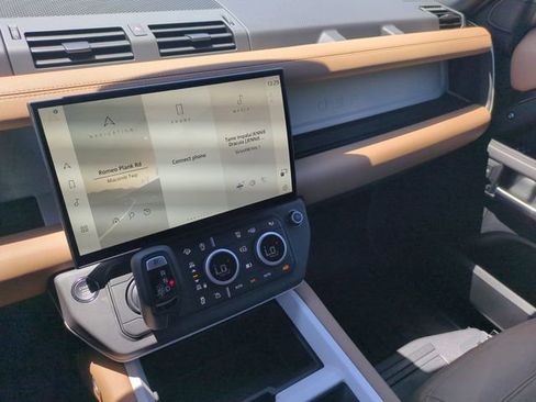 New 2026 Land Rover Defender 110 X-Dynamic SE AWD/4WD image 11