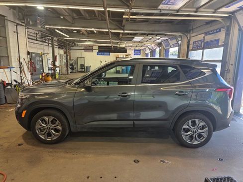 Used 2024 Kia Seltos S AWD/4WD image 4