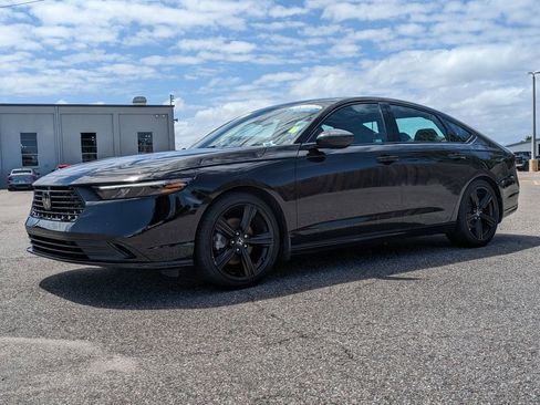Used 2025 Honda Accord Sport image 2