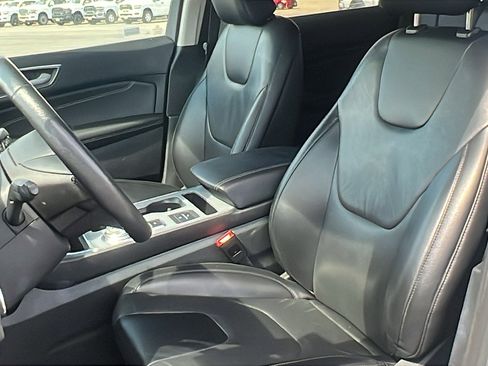Used 2022 Ford Edge Titanium image 18