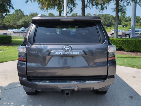 Used 2015 Toyota 4Runner SR5 AWD/4WD image 9