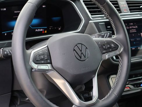 Used 2023 Volkswagen Tiguan SE R-Line FWD image 22