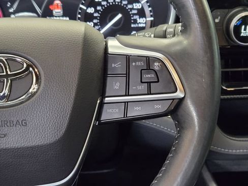 Used 2021 Toyota Highlander XSE FWD image 30