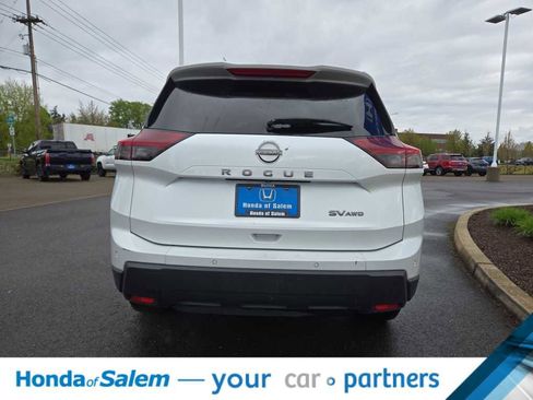 Used 2024 Nissan Rogue SV image 5