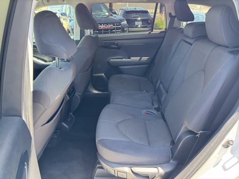Used 2020 Toyota Highlander L FWD image 33