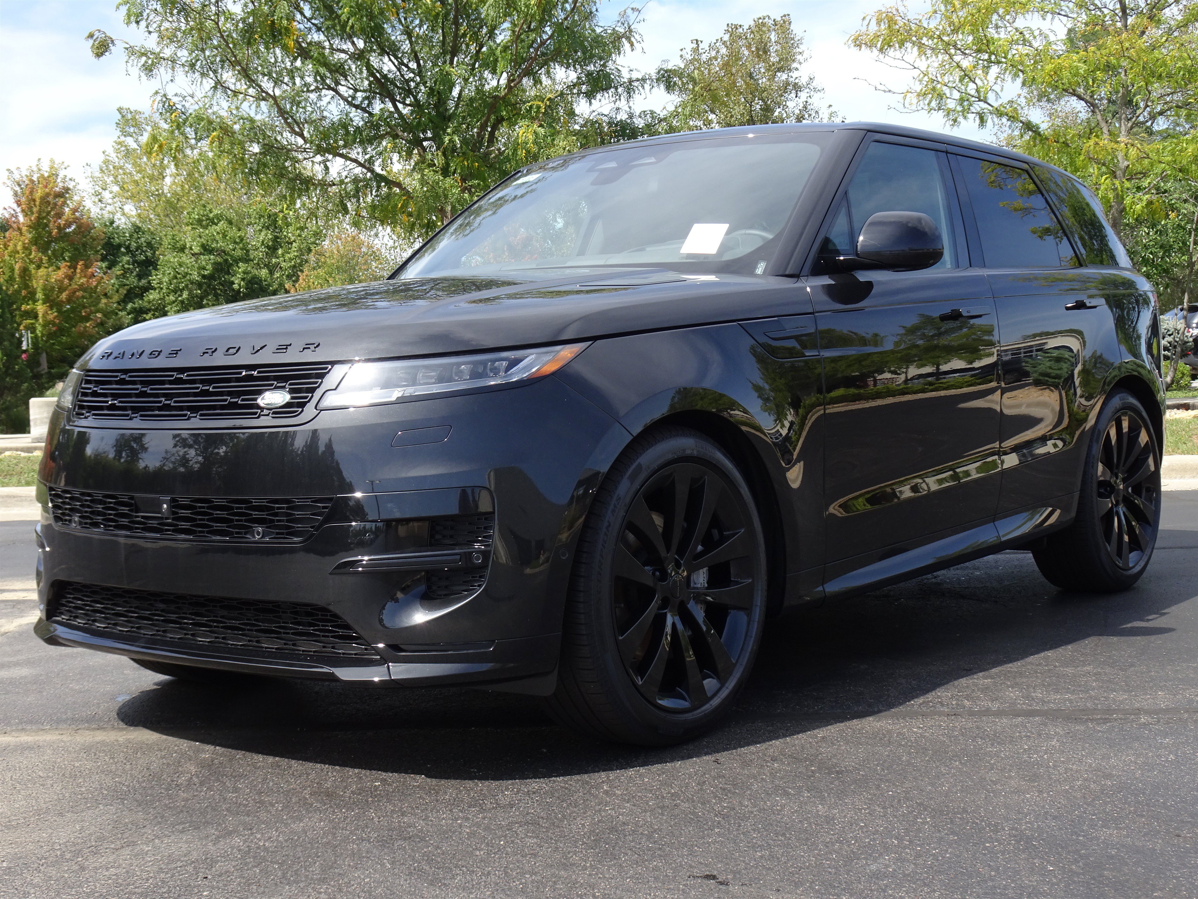 New 2027 Land Rover Range Rover Sport Dynamic SE AWD/4WD image 2