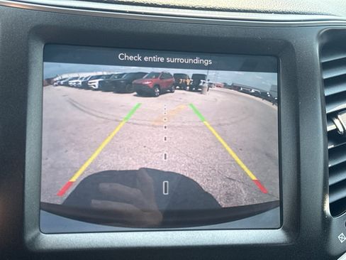 Used 2019 Jeep Cherokee Trailhawk AWD/4WD image 19