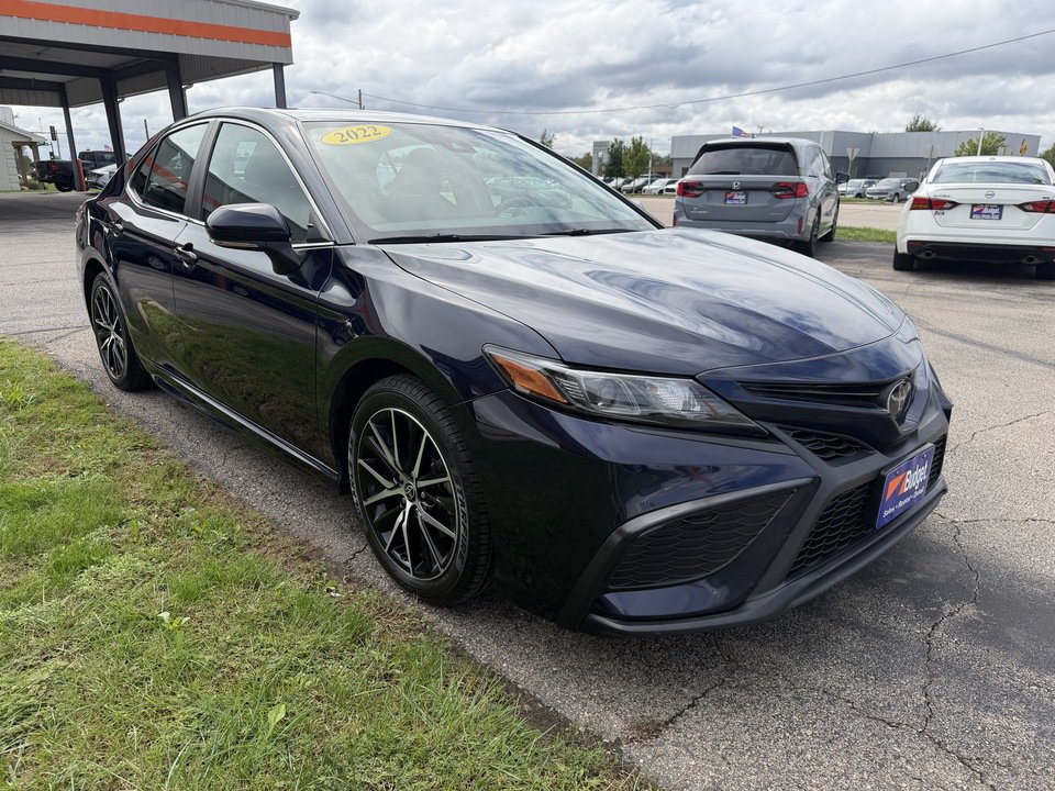 Used 2022 Toyota Camry SE FWD image 7