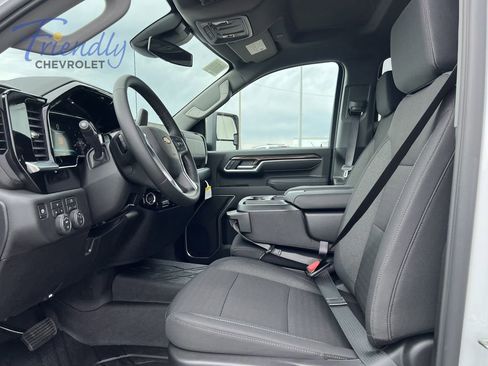 New 2026 Chevrolet Silverado 3500 LT image 4