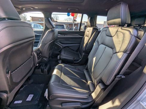 New 2025 Jeep Grand Cherokee L Limited w/ Black Appearance Package AWD/4WD image 19