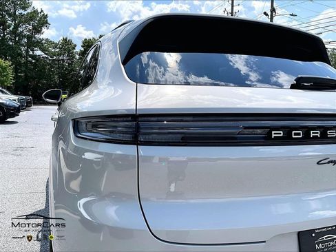 Used 2026 Porsche Cayenne AWD/4WD image 27