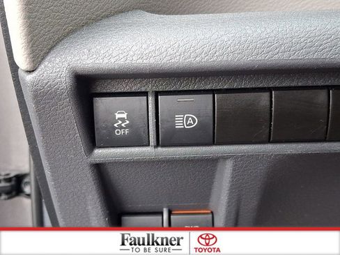 Certified 2024 Toyota Sienna XLE image 24