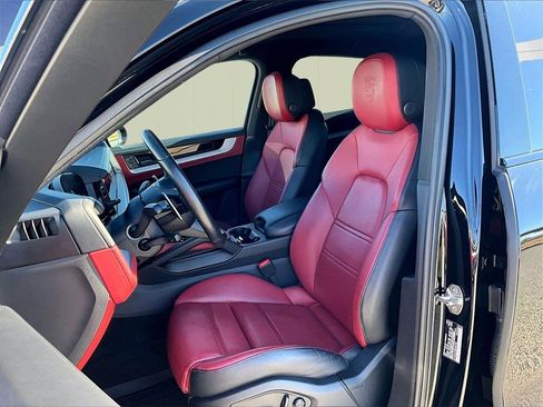 Used 2024 Porsche Cayenne Coupe image 5