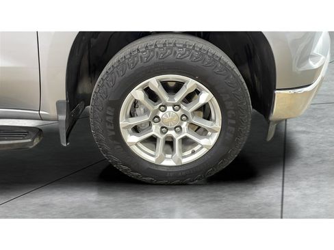 Used 2024 Chevrolet Silverado 1500 LT AWD/4WD image 18