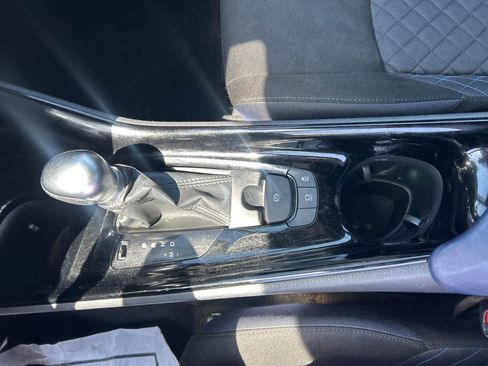 Used 2020 Toyota C-HR XLE FWD image 17