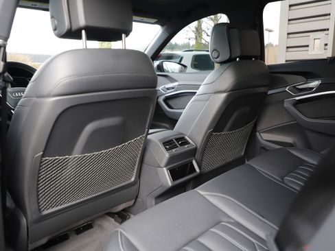 Used 2022 Audi e-tron S Prestige image 14