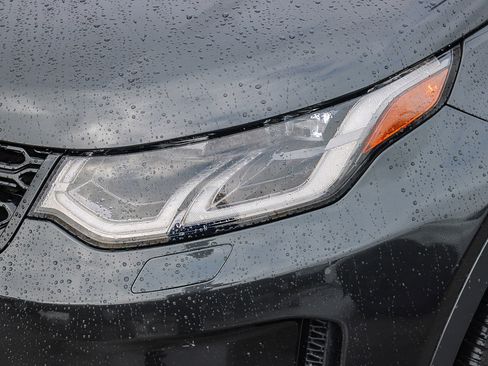 Used 2022 Land Rover Discovery Sport SE image 5