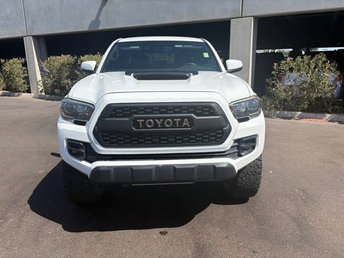 Used 2017 Toyota Tacoma TRD Pro AWD/4WD image 4
