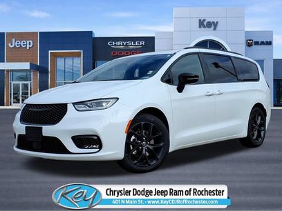 New 2026 Chrysler Pacifica Limited w/ S Appearance Package
