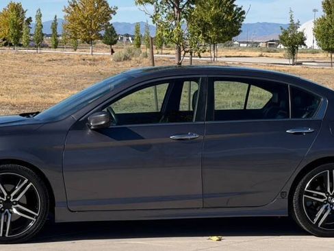 Used 2017 Honda Accord Sport image 4