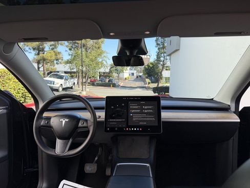Used 2022 Tesla Model Y Long Range AWD/4WD image 13
