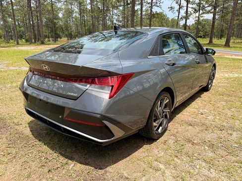Used 2024 Hyundai Elantra Limited FWD image 5