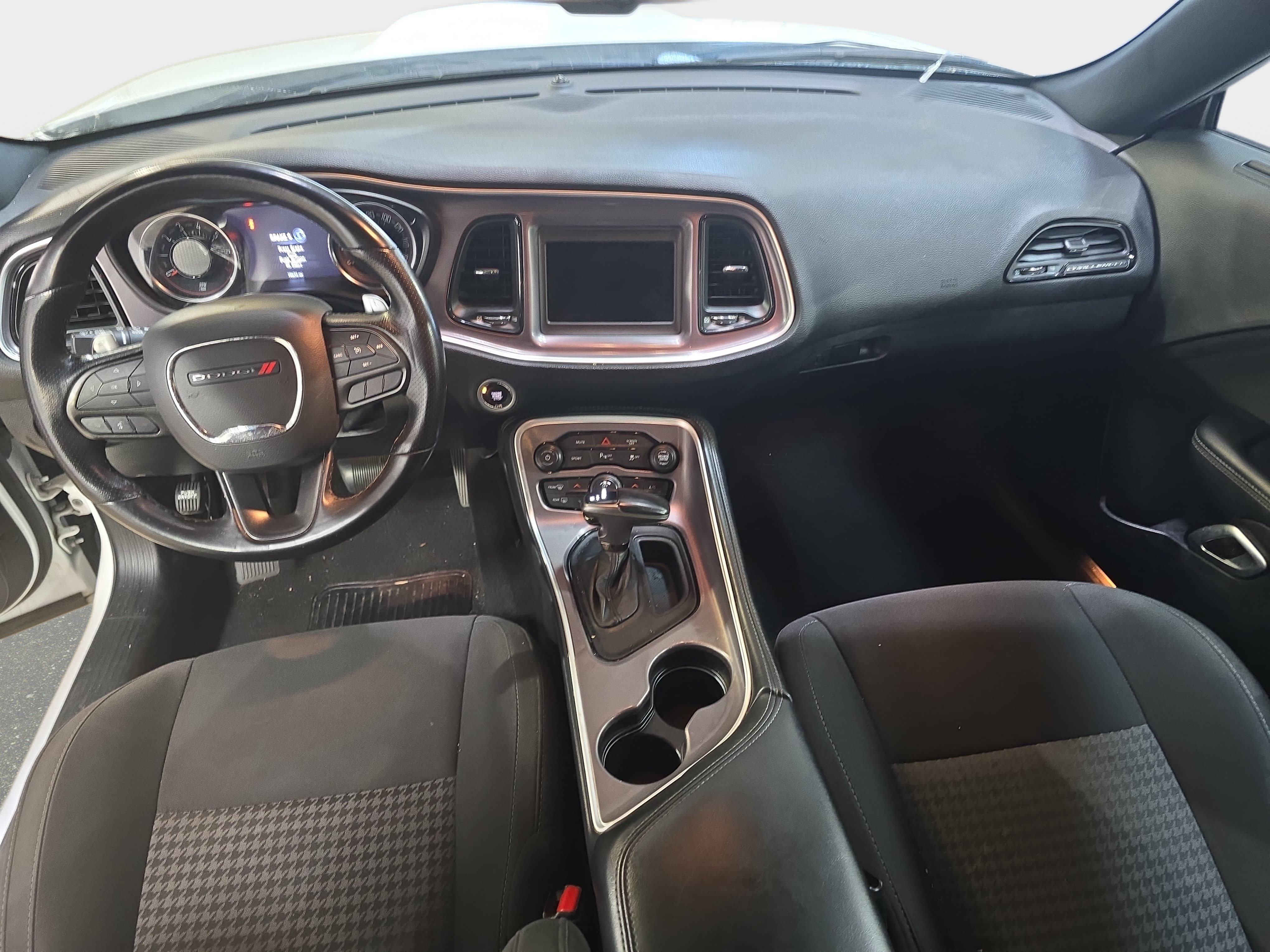 Used 2022 Dodge Challenger GT AWD/4WD image 10