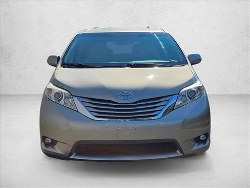 Used 2017 Toyota Sienna LE FWD image 2