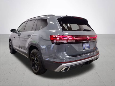 New 2025 Volkswagen Atlas Peak Edition SE image 11