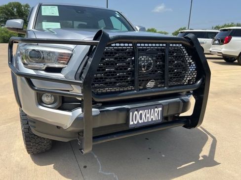 Used 2020 Toyota Tacoma TRD Off-Road AWD/4WD image 9